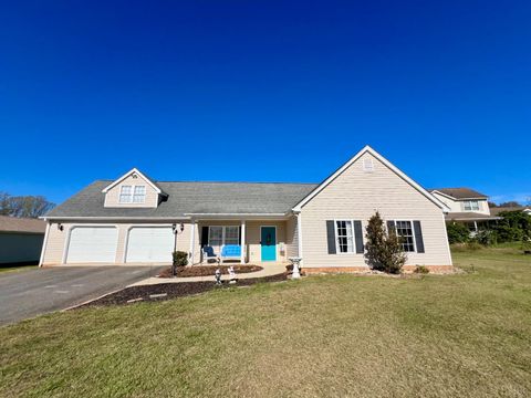 Tiny photo for 172 Stoney Creek Drive, Madison Heights, VA 24572 (MLS # 362617)