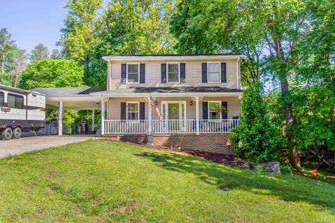 Photo of 134 Robinwood Place, Danville, VA 24540 (MLS # 366671)