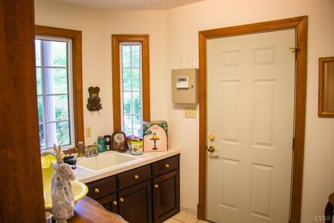 Tiny photo for 224 Walnut Road, Danville, VA 24541 (MLS # 365159)