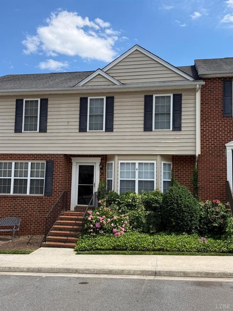 Townhouse For Sale - 110 Aaron Place Pl #207<br/> Lynchburg, VA 24502