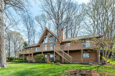 Photo of 123 Sailview Drive Dr, Forest, VA 24551 (MLS # 365372)