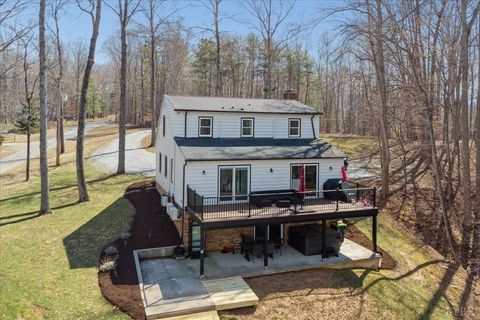 Tiny photo for 1009 Guardian Circle, Huddleston, VA 24104 (MLS # 365014)