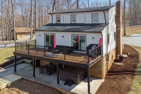 Tiny photo for 1009 Guardian Circle, Huddleston, VA 24104 (MLS # 365014)