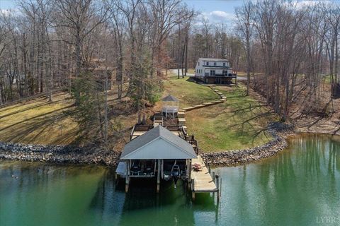 Tiny photo for 1009 Guardian Circle, Huddleston, VA 24104 (MLS # 365014)