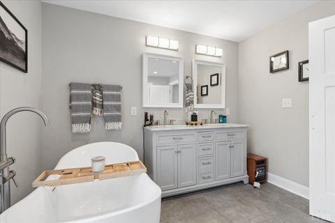 Tiny photo for 1009 Guardian Circle, Huddleston, VA 24104 (MLS # 365014)