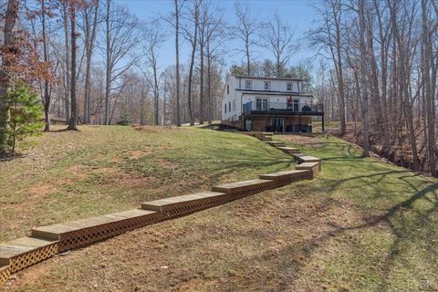 Tiny photo for 1009 Guardian Circle, Huddleston, VA 24104 (MLS # 365014)