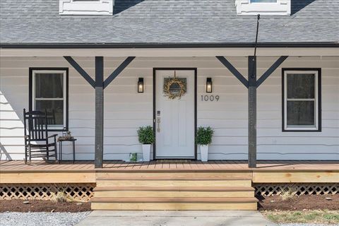 Tiny photo for 1009 Guardian Circle, Huddleston, VA 24104 (MLS # 365014)