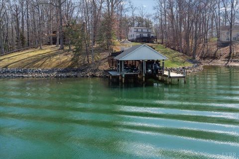 Tiny photo for 1009 Guardian Circle, Huddleston, VA 24104 (MLS # 365014)