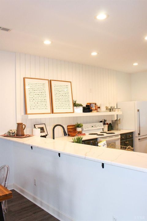 Tiny photo for 1019 Mariners Way Way #30, Huddleston, VA 24104 (MLS # 364102)