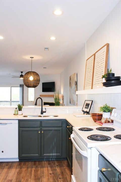 Tiny photo for 1019 Mariners Way Way #30, Huddleston, VA 24104 (MLS # 364102)