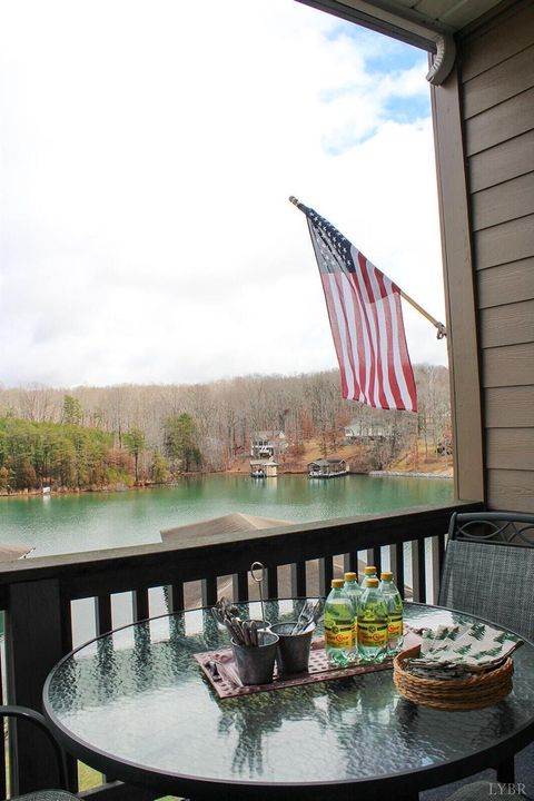 Tiny photo for 1019 Mariners Way Way #30, Huddleston, VA 24104 (MLS # 364102)