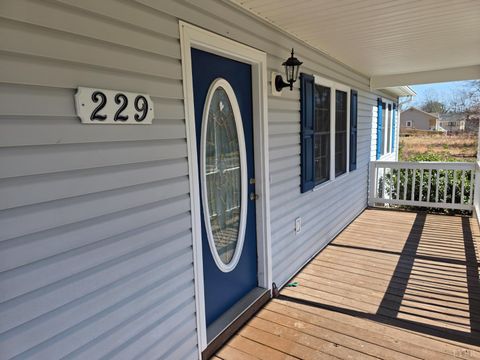 Tiny photo for 229 Lee Grant Avenue, Appomattox, VA 24522 (MLS # 364919)