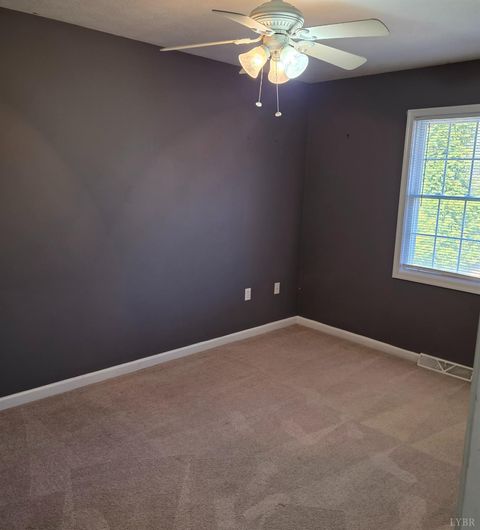 Tiny photo for 229 Lee Grant Avenue, Appomattox, VA 24522 (MLS # 364919)