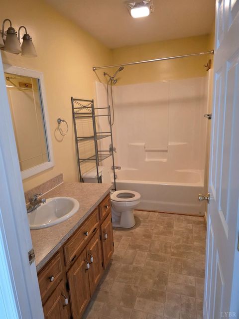 Tiny photo for 229 Lee Grant Avenue, Appomattox, VA 24522 (MLS # 364919)