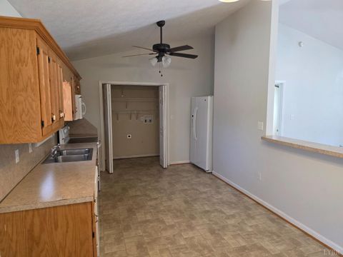 Tiny photo for 229 Lee Grant Avenue, Appomattox, VA 24522 (MLS # 364919)