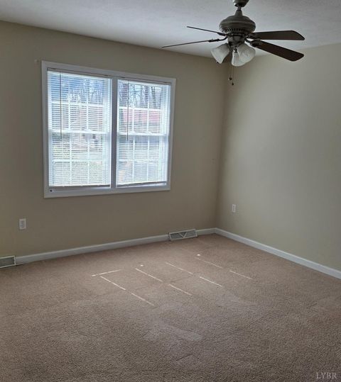 Tiny photo for 229 Lee Grant Avenue, Appomattox, VA 24522 (MLS # 364919)