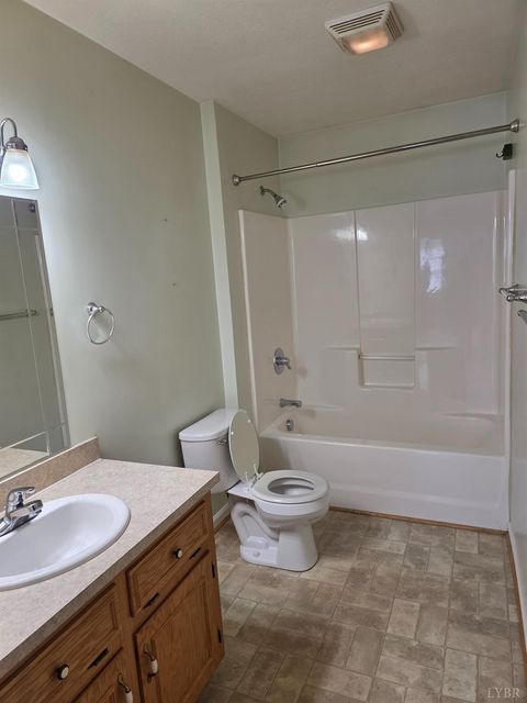 Tiny photo for 229 Lee Grant Avenue, Appomattox, VA 24522 (MLS # 364919)