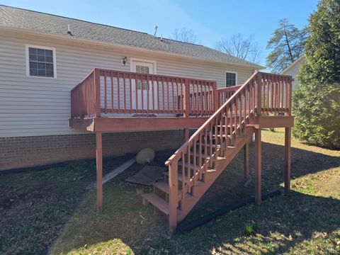 Tiny photo for 229 Lee Grant Avenue, Appomattox, VA 24522 (MLS # 364919)