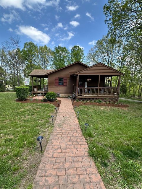 Photo of 1524 Austins Road, Gladstone, VA 24553 (MLS # 363032)
