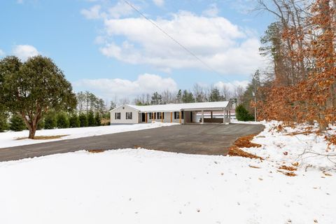 Tiny photo for 3538 Gladys Road, Gladys, VA 24554 (MLS # 364371)