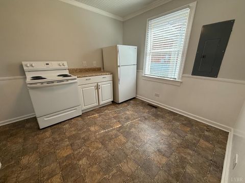 Tiny photo for 707 Stuart Street, Lynchburg, VA 24501 (MLS # 362085)