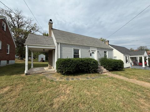 Tiny photo for 707 Stuart Street, Lynchburg, VA 24501 (MLS # 362085)