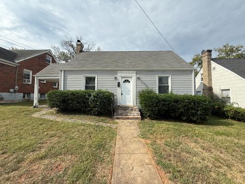 Photo of 707 Stuart Street, Lynchburg, VA 24501 (MLS # 362085) Photo of 707 Stuart Street, Lynchburg, VA 24501 (MLS # 362085)