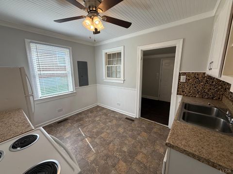Tiny photo for 707 Stuart Street, Lynchburg, VA 24501 (MLS # 362085)