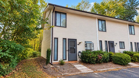 Townhouse For Sale - 1456 Tenbury Dr Dr<br/> Lynchburg, VA 24501