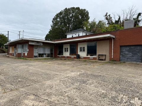 Tiny photo for 2300 Fort Avenue, Lynchburg, VA 24501 (MLS # 361996)