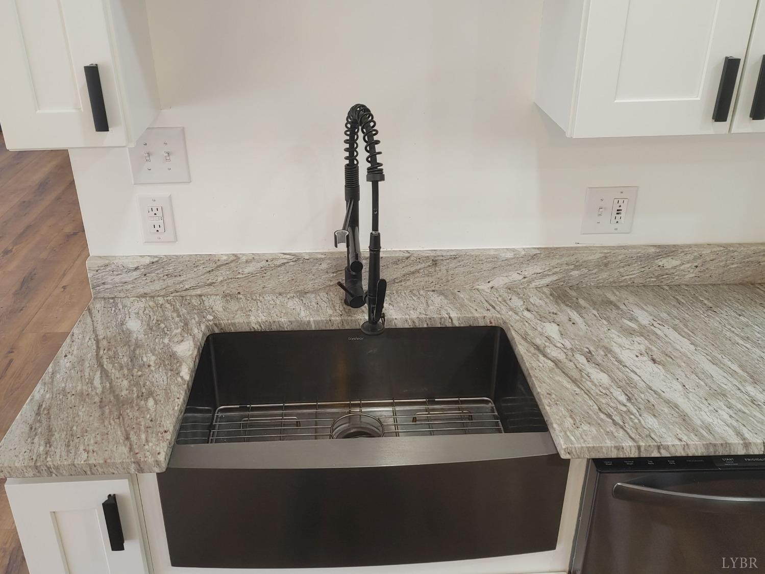 Goode, Virginia 24556, United States, 3 Bedrooms Bedrooms, ,3 BathroomsBathrooms,Residential,Active,176058