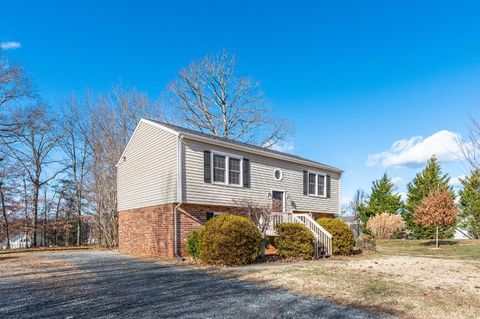 Photo of 117 Settlement Drive, Lynchburg, VA 24502 (MLS # 363649)
