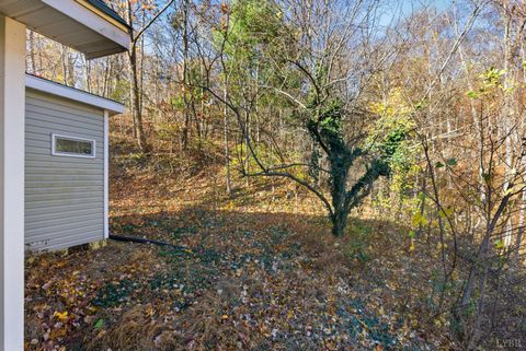 Tiny photo for 1905 Karnes Road, Bedford, VA 24523 (MLS # 363115)