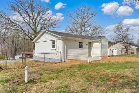 Tiny photo for 471 Briar Cliff Circle, Lynchburg, VA 24502 (MLS # 365183)
