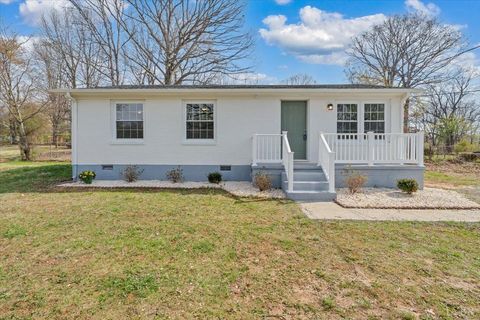 Photo of 471 Briar Cliff Circle, Lynchburg, VA 24502 (MLS # 365183)