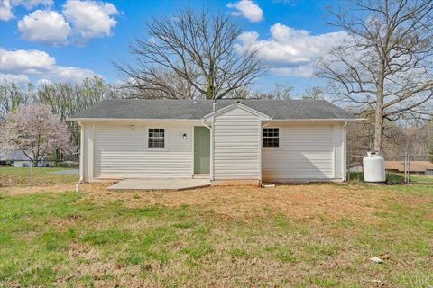 Tiny photo for 471 Briar Cliff Circle, Lynchburg, VA 24502 (MLS # 365183)