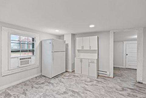 Tiny photo for 2403 Poplar Street, Lynchburg, VA 24502 (MLS # 362791)