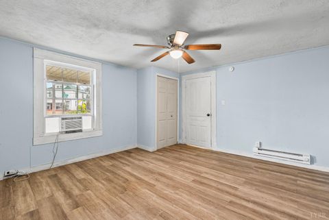 Tiny photo for 2403 Poplar Street, Lynchburg, VA 24502 (MLS # 362791)