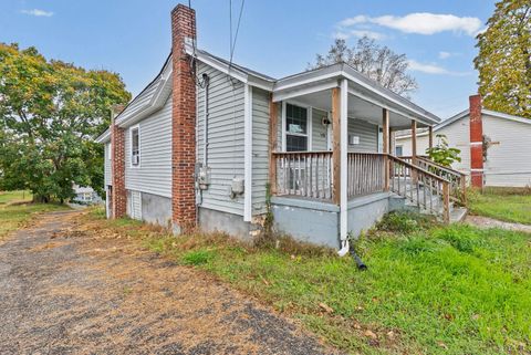Tiny photo for 2403 Poplar Street, Lynchburg, VA 24502 (MLS # 362791)