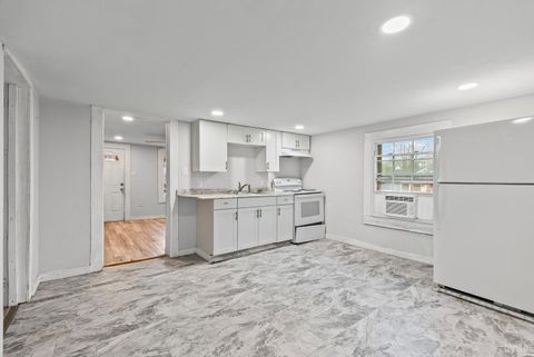 Tiny photo for 2403 Poplar Street, Lynchburg, VA 24502 (MLS # 362791)