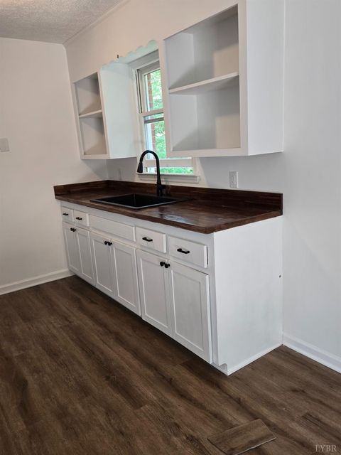 Tiny photo for 307 Hunter Road RD, Brookneal, VA 24528 (MLS # 366791)
