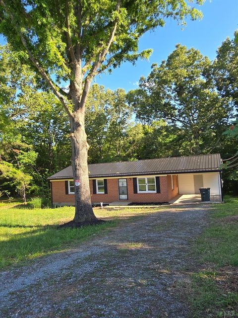 Photo of 307 Hunter Road RD, Brookneal, VA 24528 (MLS # 366791)