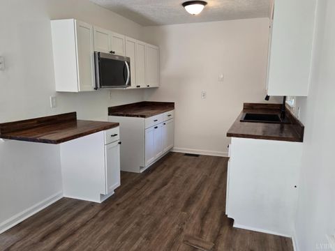 Tiny photo for 307 Hunter Road RD, Brookneal, VA 24528 (MLS # 366791)