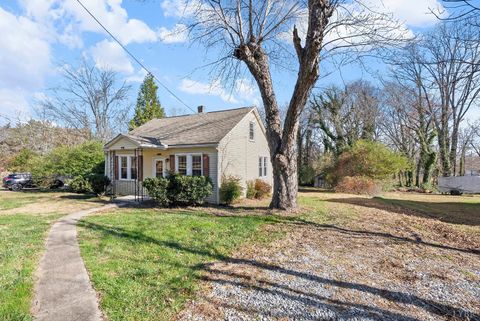 Tiny photo for 203 Juniper Cliff Road, Brookneal, VA 24528 (MLS # 363314)