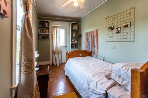 Tiny photo for 151 Burke Street, Appomattox, VA 24522 (MLS # 365680)