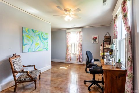 Tiny photo for 151 Burke Street, Appomattox, VA 24522 (MLS # 365680)