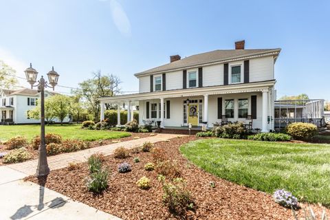 Tiny photo for 151 Burke Street, Appomattox, VA 24522 (MLS # 365680)