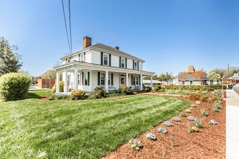Tiny photo for 151 Burke Street, Appomattox, VA 24522 (MLS # 365680)