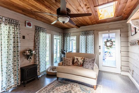 Tiny photo for 151 Burke Street, Appomattox, VA 24522 (MLS # 365680)