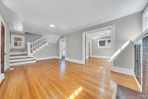Tiny photo for 3219 Collingwood Street, Roanoke, VA 24018 (MLS # 364968)